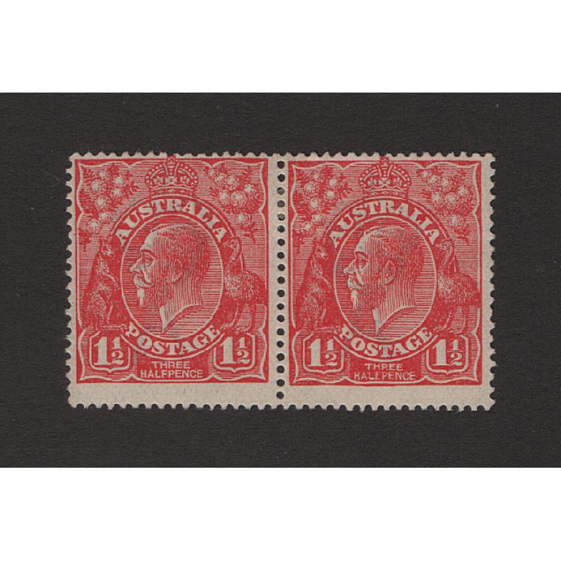 (DA1512) AUSTRALIA · 1925/26: mint pair of Die I 1½d red KGV defins · RH unit has HALEPENCE variety BW 89(22)i · excellent condition · c.v. a single stamp AU$50 (2 images)