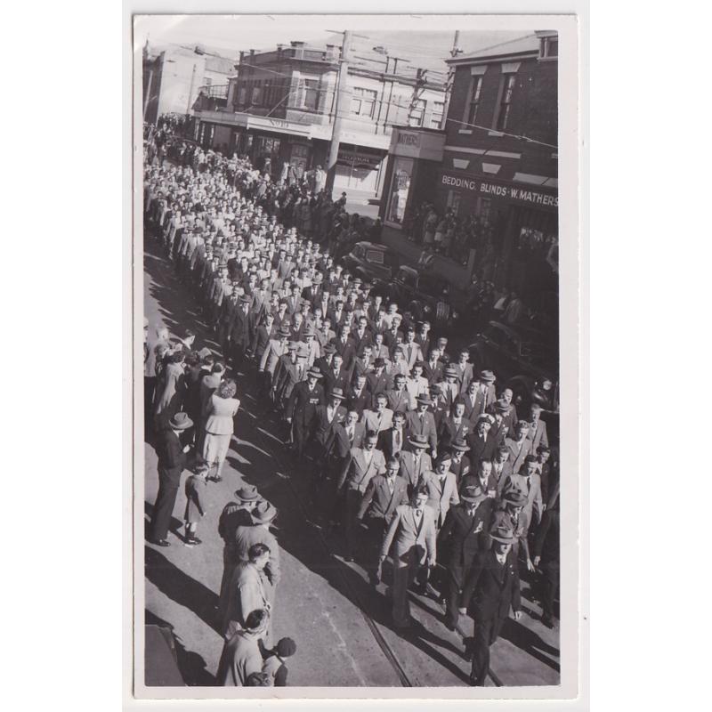 (SS1185) TASMANIA ·  1950s: unused real photo card w/view of returned servicemen marching along Liverpool Street, Hobart on their way to the cenotaph on ANZAC DAY  · see full description · fine condition